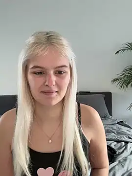 Snapshot of Allylove03 chatting on 12/30/24, 09:59 Allylove03 online show from 12/30/24, 09:59