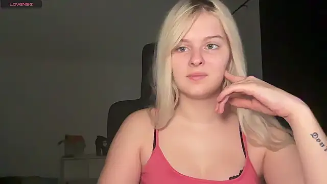 Snapshot of Allylove03 chatting on 09/27/25, 09:59 Allylove03 online show from 09/27/25, 09:59