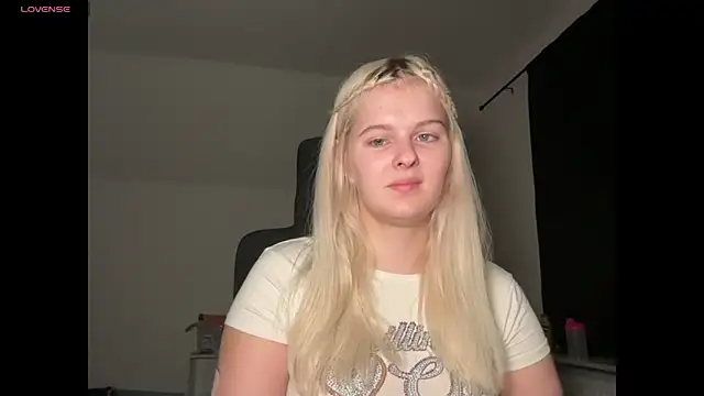 Snapshot of Allylove03 chatting on 09/12/25, 05:56 Allylove03 online show from 09/12/25, 05:56