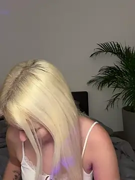 Snapshot of Allylove03 chatting on 01/10/25, 06:06 Allylove03 online show from 01/10/25, 06:06