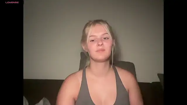 Snapshot of Allylove03 chatting on 11/01/25, 08:46 Allylove03 online show from 11/01/25, 08:46