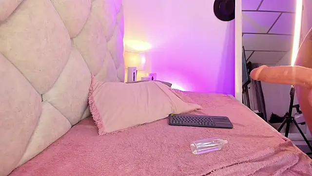 alessiaferry online show from 06/24/26, 07:33