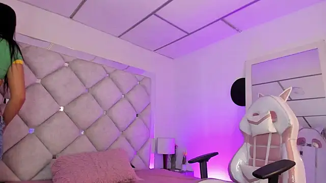 Snapshot of alessiaferry chatting on 02/20/26, 04:53 alessiaferry online show from 02/20/26, 04:53