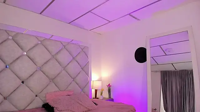 Snapshot of alessiaferry chatting on 11/29/25, 08:31 alessiaferry online show from 11/29/25, 08:31