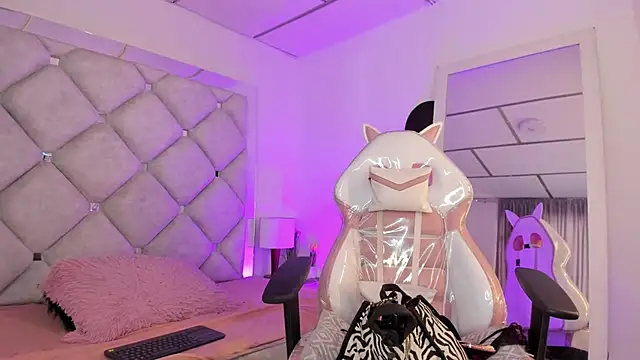 Snapshot of alessiaferry chatting on 02/12/26, 04:07 alessiaferry online show from 02/12/26, 04:07