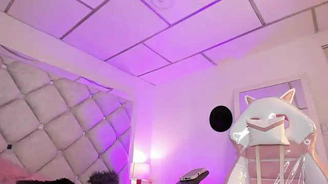 alessiaferry online show from 09/18/25, 04:21