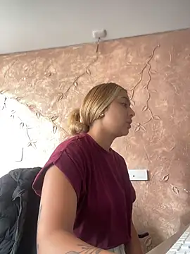 Miabonnett  online show from 11/18/25, 12:19