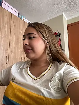 Snapshot of Miabonnett_ chatting on 07/03/26, 04:02 Miabonnett online show from 07/03/26, 04:02
