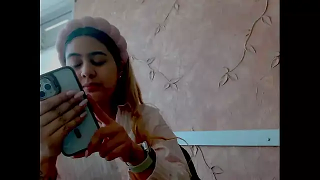 Miabonnett  online show from 10/01/25, 12:09