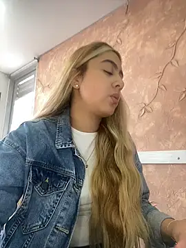 Miabonnett  online show from 11/05/25, 12:08