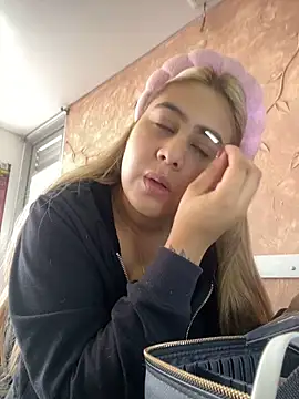 Miabonnett  online show from 10/20/25, 12:06