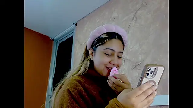 Miabonnett  online show from 01/12/26, 01:40