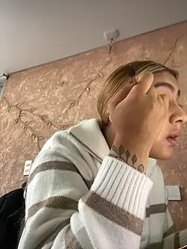 Miabonnett  online show from 11/20/25, 12:17