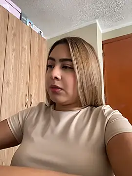 Snapshot of Miabonnett_ chatting on 07/04/26, 03:05 Miabonnett online show from 07/04/26, 03:05