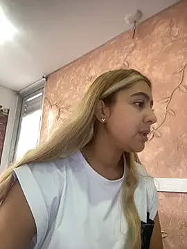 Miabonnett  online show from 11/06/25, 12:09