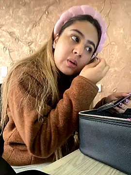 Miabonnett  online show from 09/17/25, 12:07