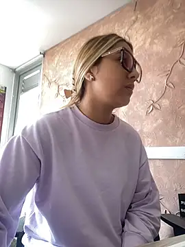 Miabonnett  online show from 12/14/25, 01:06