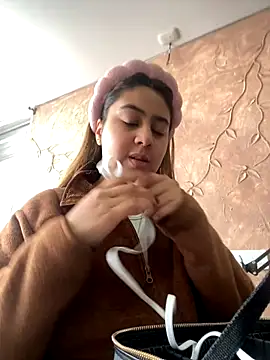 Miabonnett  online show from 10/09/25, 12:06