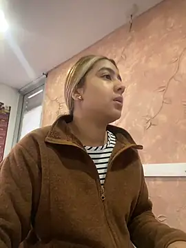 Miabonnett  online show from 11/24/25, 12:16