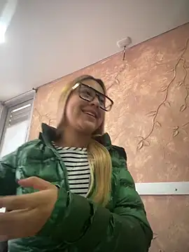 Miabonnett  online show from 12/19/25, 12:18