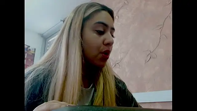 Miabonnett  online show from 12/20/25, 12:30