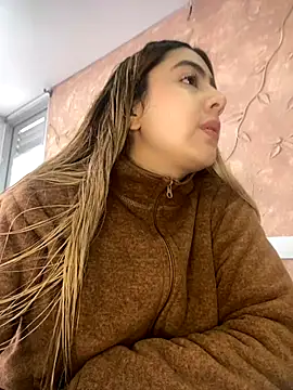 Miabonnett  online show from 10/13/25, 12:07