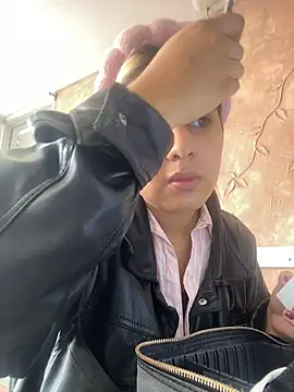 Miabonnett  online show from 12/18/25, 12:31