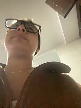 Miabonnett  online show from 09/29/25, 12:00