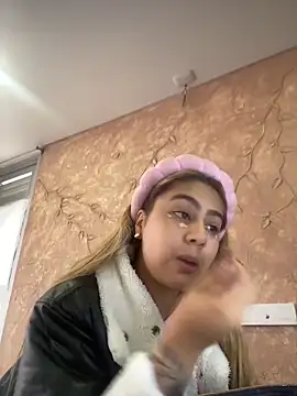 Miabonnett  online show from 11/28/25, 12:16