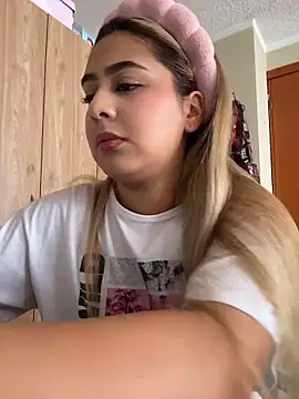 Snapshot of Miabonnett_ chatting on 06/18/26, 03:17 Miabonnett online show from 06/18/26, 03:17