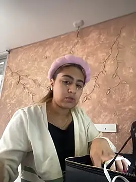 Miabonnett  online show from 12/04/25, 12:15