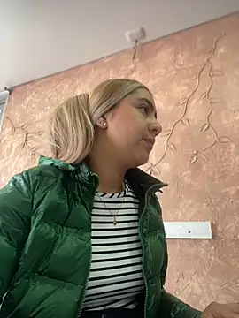 Miabonnett  online show from 10/18/25, 12:07