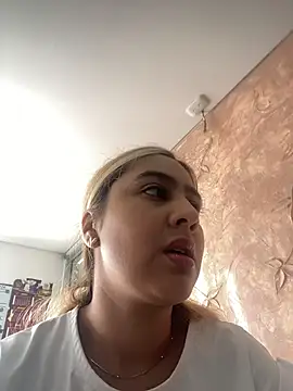 Miabonnett  online show from 11/29/25, 12:16