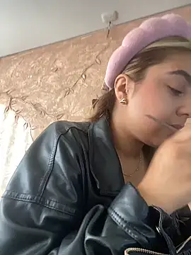 Miabonnett  online show from 10/31/25, 12:13