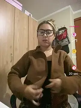 Snapshot of Miabonnett_ chatting on 05/07/26, 12:59 Miabonnett online show from 05/07/26, 12:59