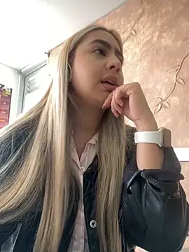 Miabonnett  online show from 10/15/25, 12:02