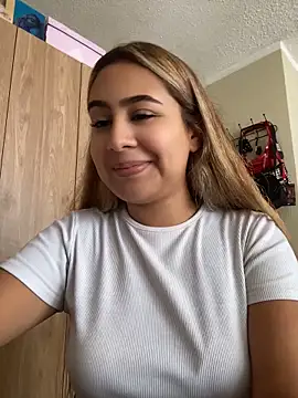 Snapshot of Miabonnett_ chatting on 06/16/26, 04:51 Miabonnett online show from 06/16/26, 04:51