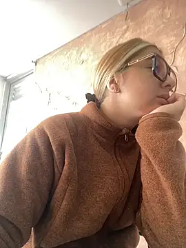 Miabonnett  online show from 11/03/25, 12:09