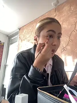 Miabonnett  online show from 11/22/25, 12:15