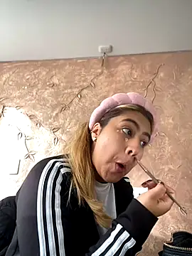 Miabonnett  online show from 12/05/25, 12:26