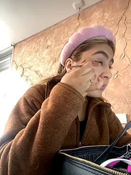 Miabonnett  online show from 10/21/25, 12:15