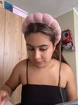 Snapshot of Miabonnett_ chatting on 06/11/26, 03:20 Miabonnett online show from 06/11/26, 03:20
