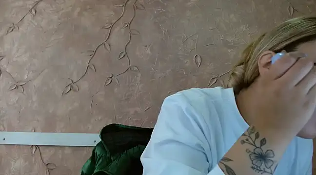 Miabonnett  online show from 03/18/25, 12:06