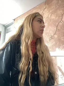 Miabonnett  online show from 11/07/25, 12:10