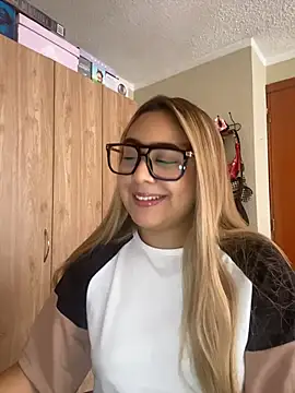 Snapshot of Miabonnett_ chatting on 07/15/26, 02:24 Miabonnett online show from 07/15/26, 02:24