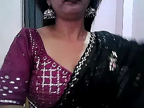 Snapshot of Model-Tanya chatting on 02/02/25, 02:02 Model-Tanya online show from 02/02/25, 02:02