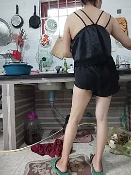 Snapshot of Hara_lusia83 chatting on 06/18/26, 02:43 Hara lusia83 online show from 06/18/26, 02:43