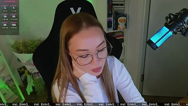 Emili1- online show from 12/02/25, 01:02