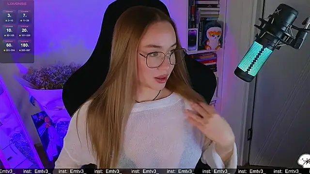 Emili1- online show from 12/03/25, 01:54