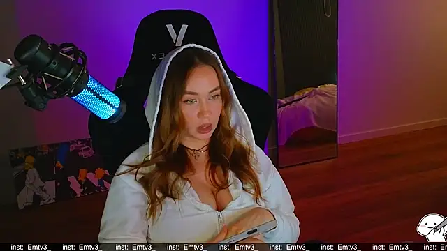 Emili1- online show from 06/29/26, 10:11